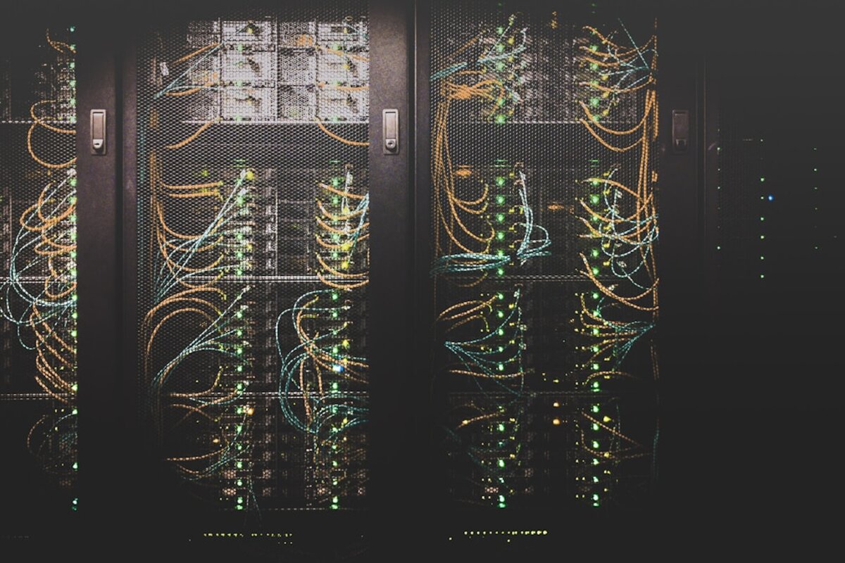 Capa do artigo: Supabase Cloud ou self-hosted: qual vale a pena usar?